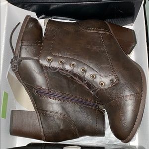 Brown Lace-up Victorian Boots size 10 Wide